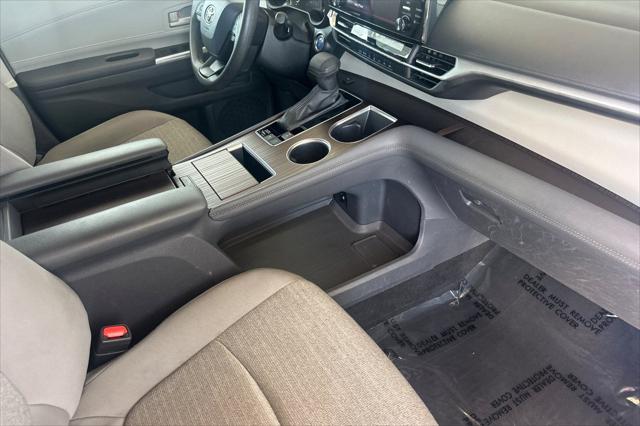 2024 Toyota Sienna LE