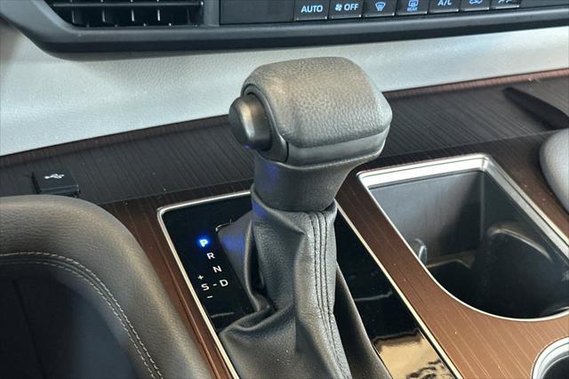 2024 Toyota Sienna LE