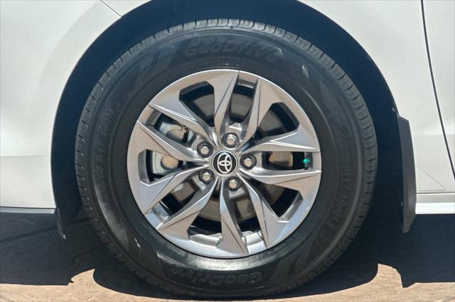 2024 Toyota Sienna LE