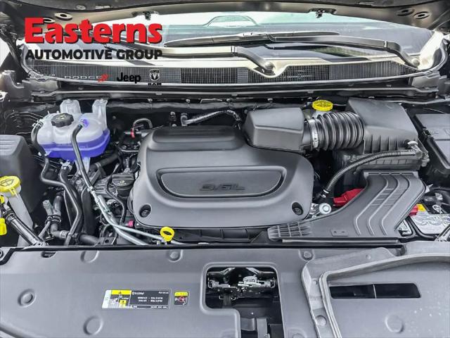 2027 Chrysler Pacifica Select AWD