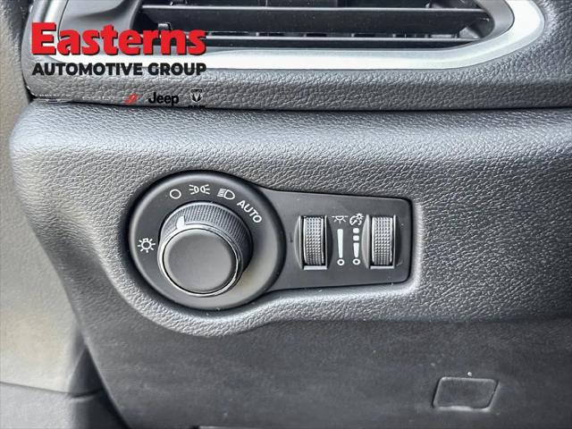 2027 Chrysler Pacifica Select AWD
