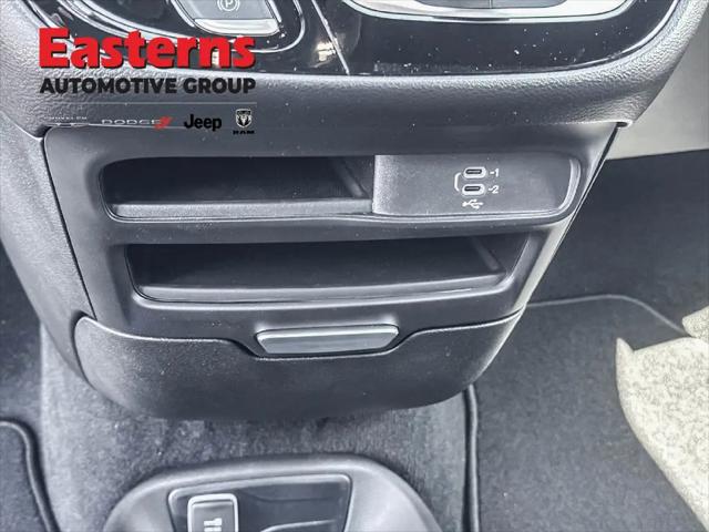2027 Chrysler Pacifica Select AWD