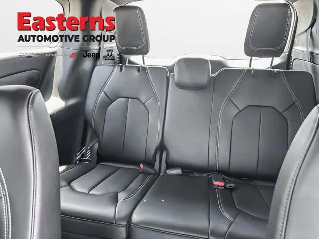2027 Chrysler Pacifica Select AWD