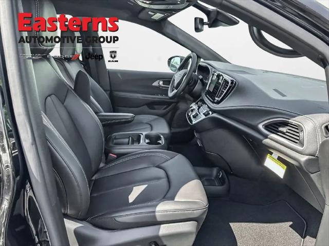 2027 Chrysler Pacifica Select AWD
