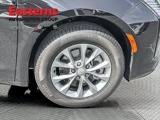 2027 Chrysler Pacifica Select AWD