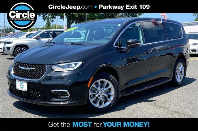 2023 Chrysler Pacifica Touring L AWD for sale in Shrewsbury, NJ
