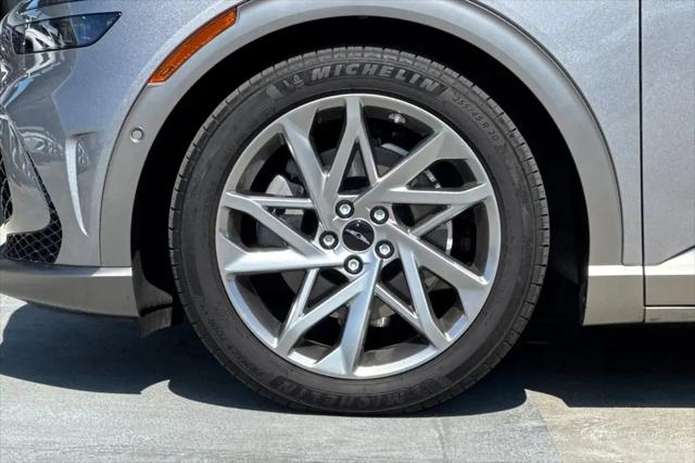 2023 Genesis GV60 Advanced AWD
