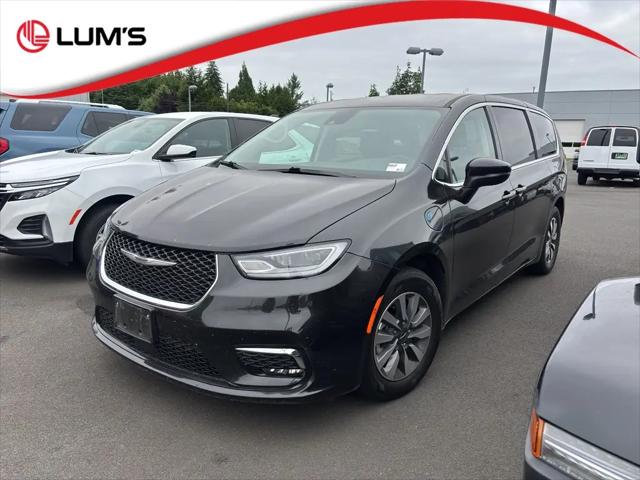 2023 Chrysler Pacifica Hybrid Touring L for sale in Warrenton, OR