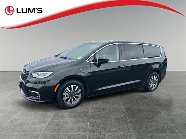 2023 Chrysler Pacifica Hybrid Touring L for sale in Warrenton, OR