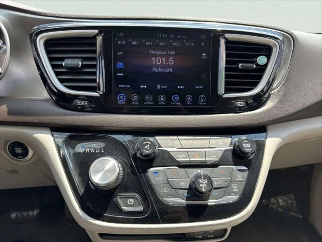 2017 Chrysler Pacifica Touring-L