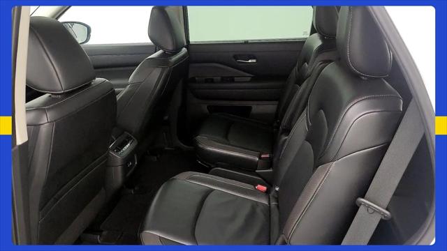 2023 Nissan Pathfinder SL 4WD