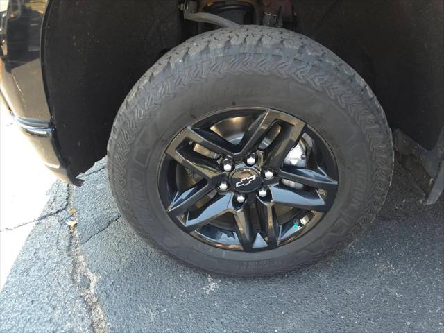 2021 Chevrolet Silverado 1500 4WD Crew Cab Short Bed Custom Trail Boss
