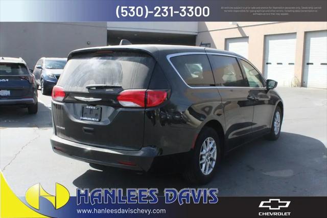 2023 Chrysler Voyager LX