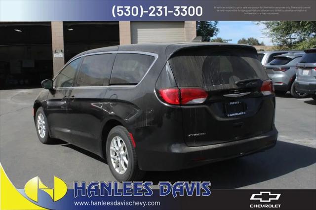 2023 Chrysler Voyager LX