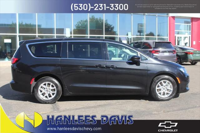 2023 Chrysler Voyager LX