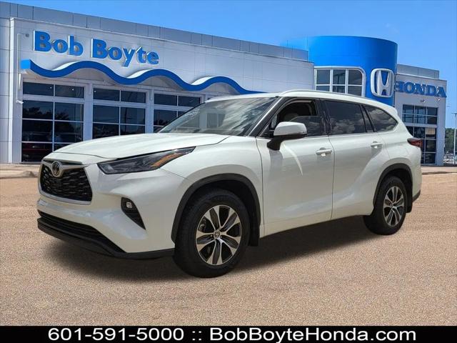 2022 Toyota Highlander XLE for sale in Brandon, MS