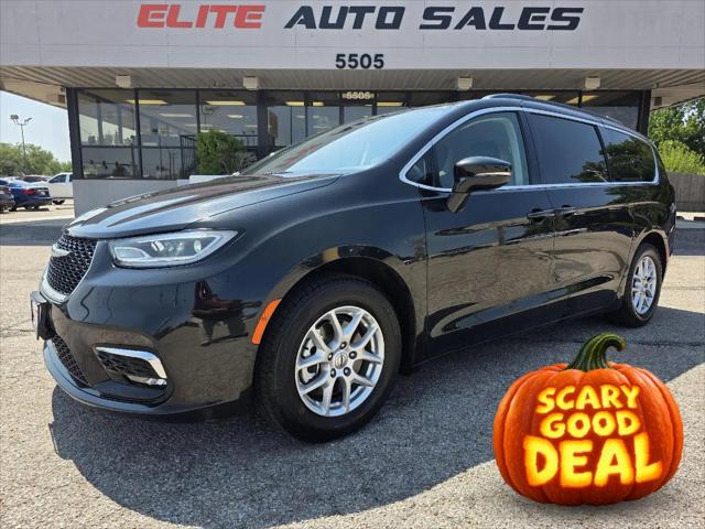 2022 Chrysler Pacifica Touring L for sale in Wichita, KS