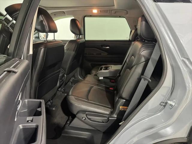 2023 Nissan Pathfinder SL 4WD