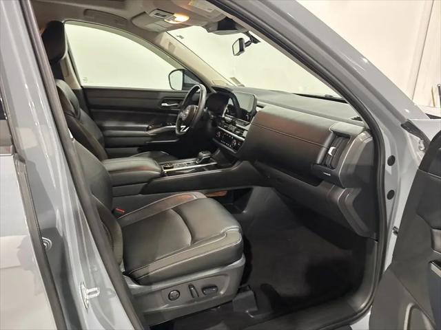 2023 Nissan Pathfinder SL 4WD