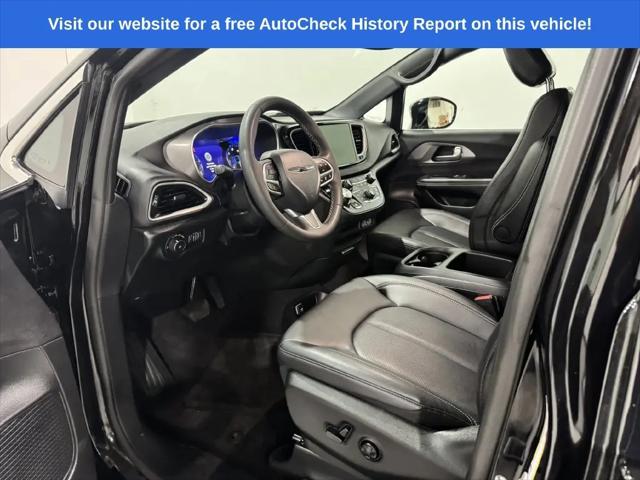 2025 Chrysler Pacifica Select