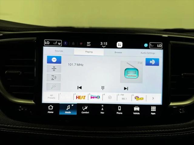2027 Chrysler Pacifica Select