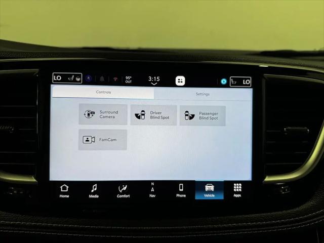 2027 Chrysler Pacifica Select