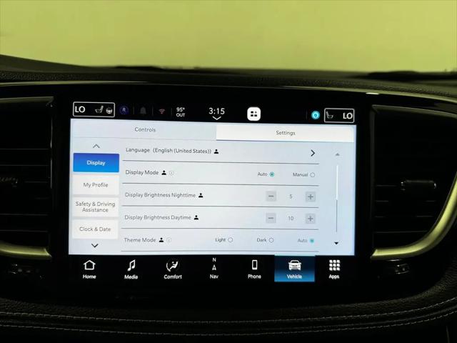 2027 Chrysler Pacifica Select