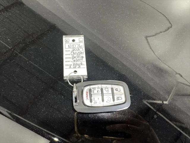 2027 Chrysler Pacifica Select