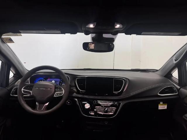 2027 Chrysler Pacifica Select AWD