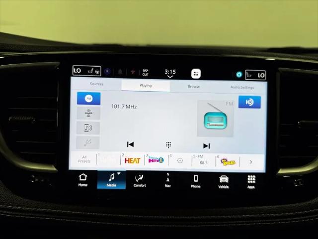 2027 Chrysler Pacifica Select AWD