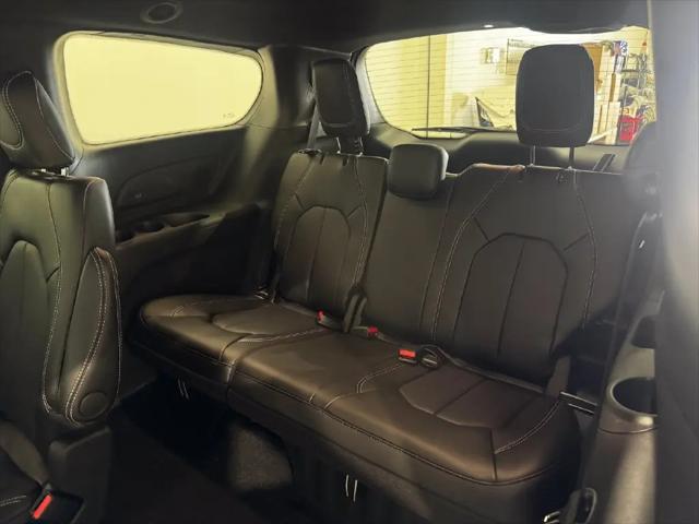 2027 Chrysler Pacifica Select AWD
