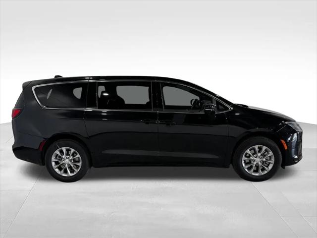 2027 Chrysler Pacifica Select AWD