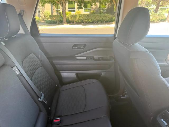 2024 Nissan Pathfinder SV 4WD