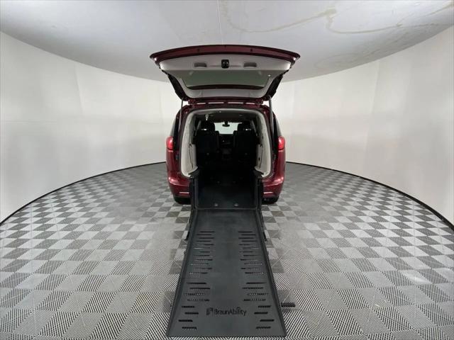 2020 Chrysler Pacifica Touring L