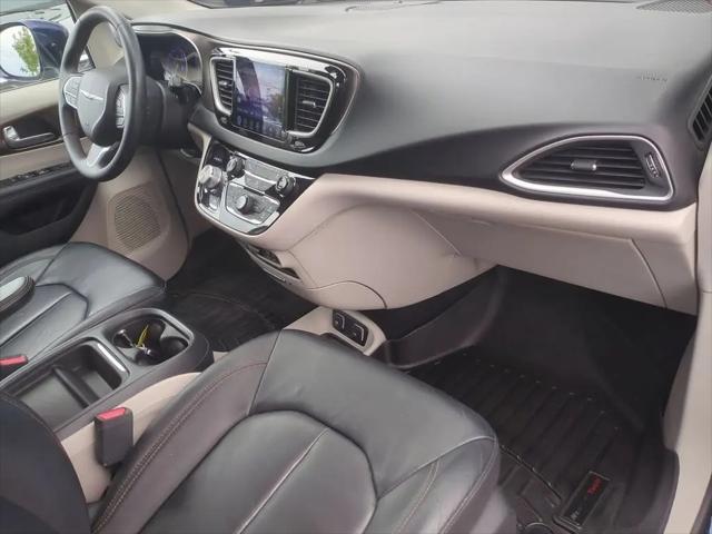2017 Chrysler Pacifica Touring-L