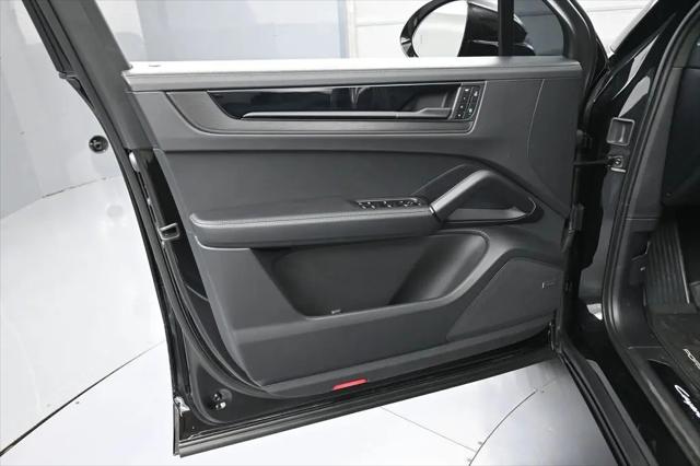 2025 Porsche Cayenne GTS