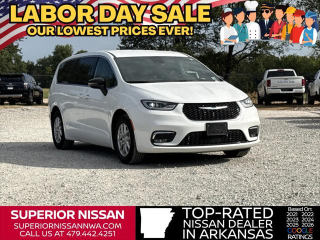 2025 Chrysler Pacifica Select for sale in Fayetteville, AR