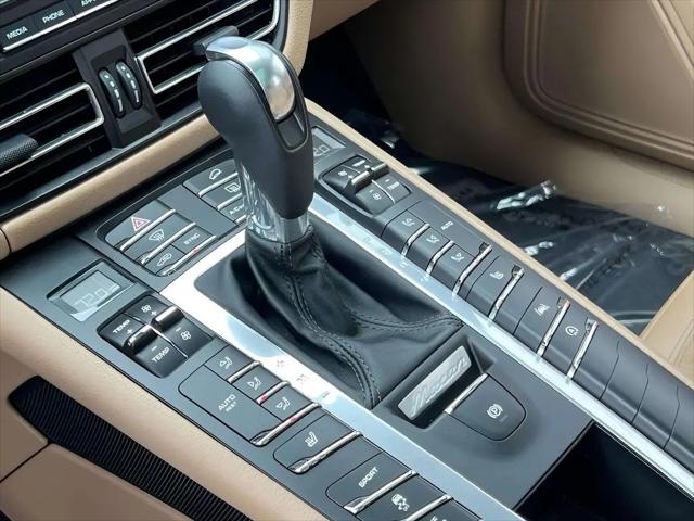 2021 Porsche Macan Macan