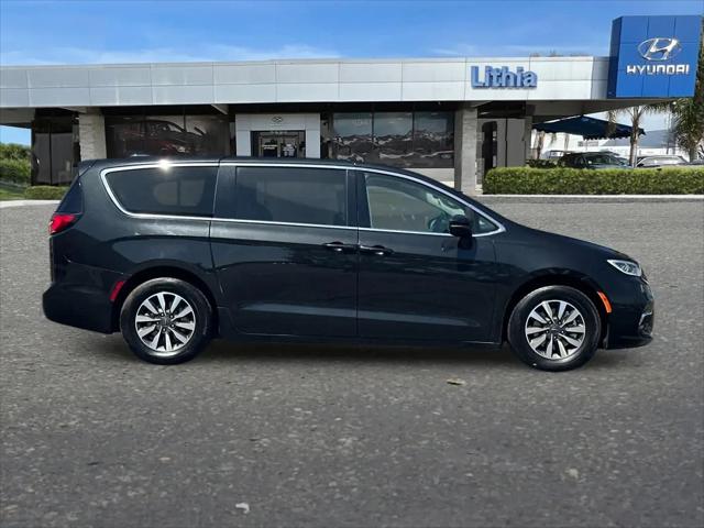 2023 Chrysler Pacifica Hybrid Touring L