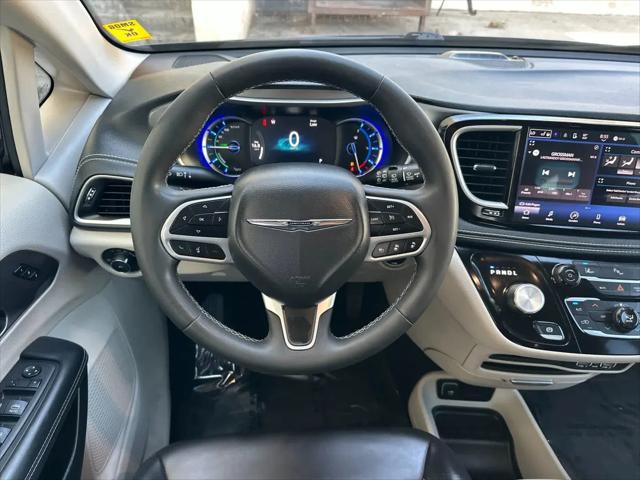 2023 Chrysler Pacifica Hybrid Touring L