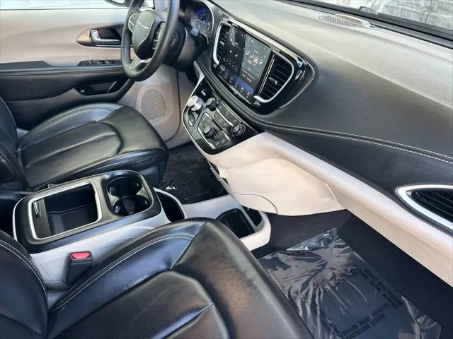 2023 Chrysler Pacifica Hybrid Touring L