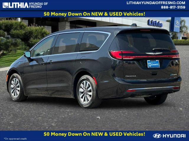 2023 Chrysler Pacifica Hybrid Touring L for sale in Fresno, CA