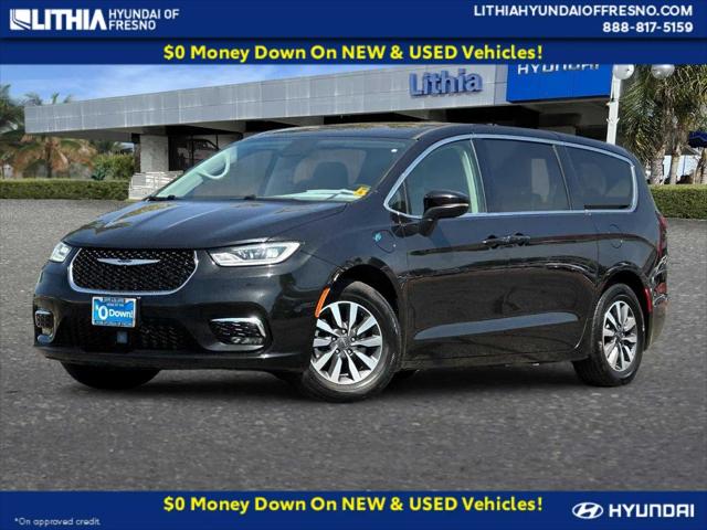 2023 Chrysler Pacifica Hybrid Touring L for sale in Fresno, CA