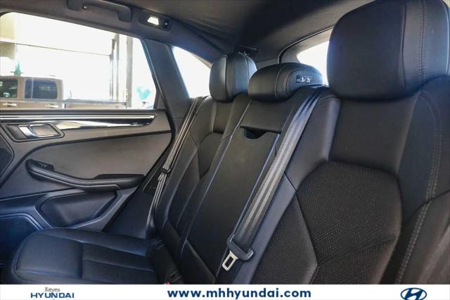 2017 Porsche Macan Macan