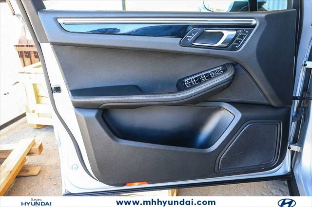 2017 Porsche Macan Macan
