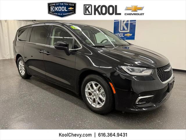 2023 Chrysler Pacifica Touring L for sale in Grand Rapids, MI
