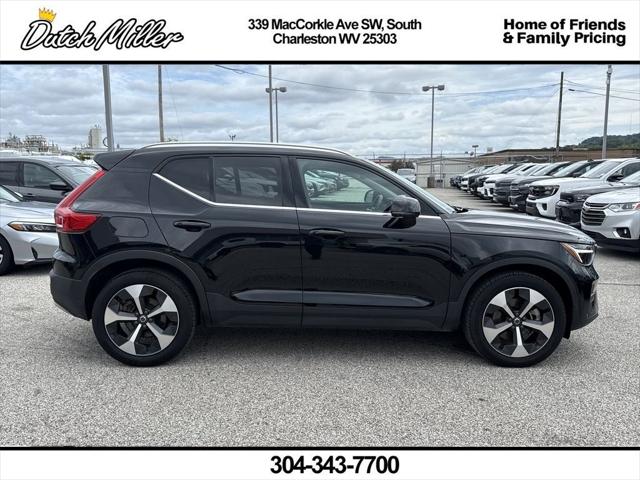 2025 Volvo XC40 B5 Core Bright Theme