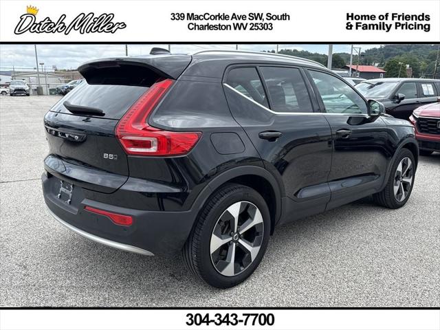 2025 Volvo XC40 B5 Core Bright Theme