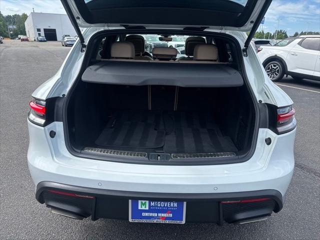 2023 Porsche Macan Base