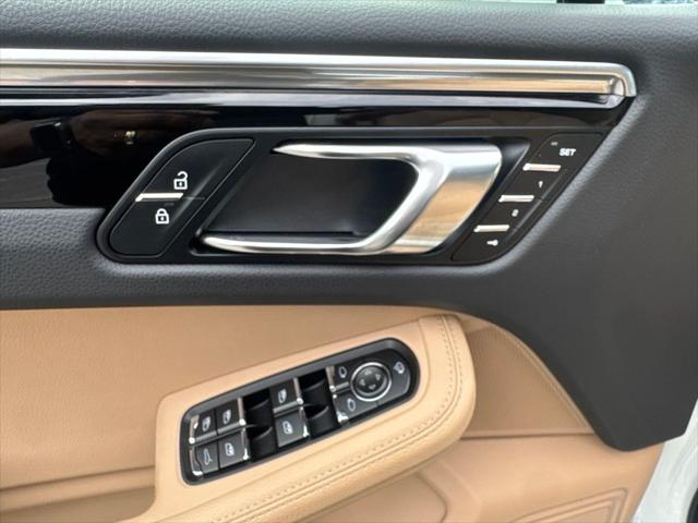 2023 Porsche Macan Base